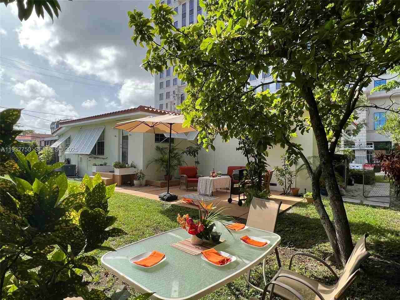 130 Malaga Ave - Photo 3 of 40