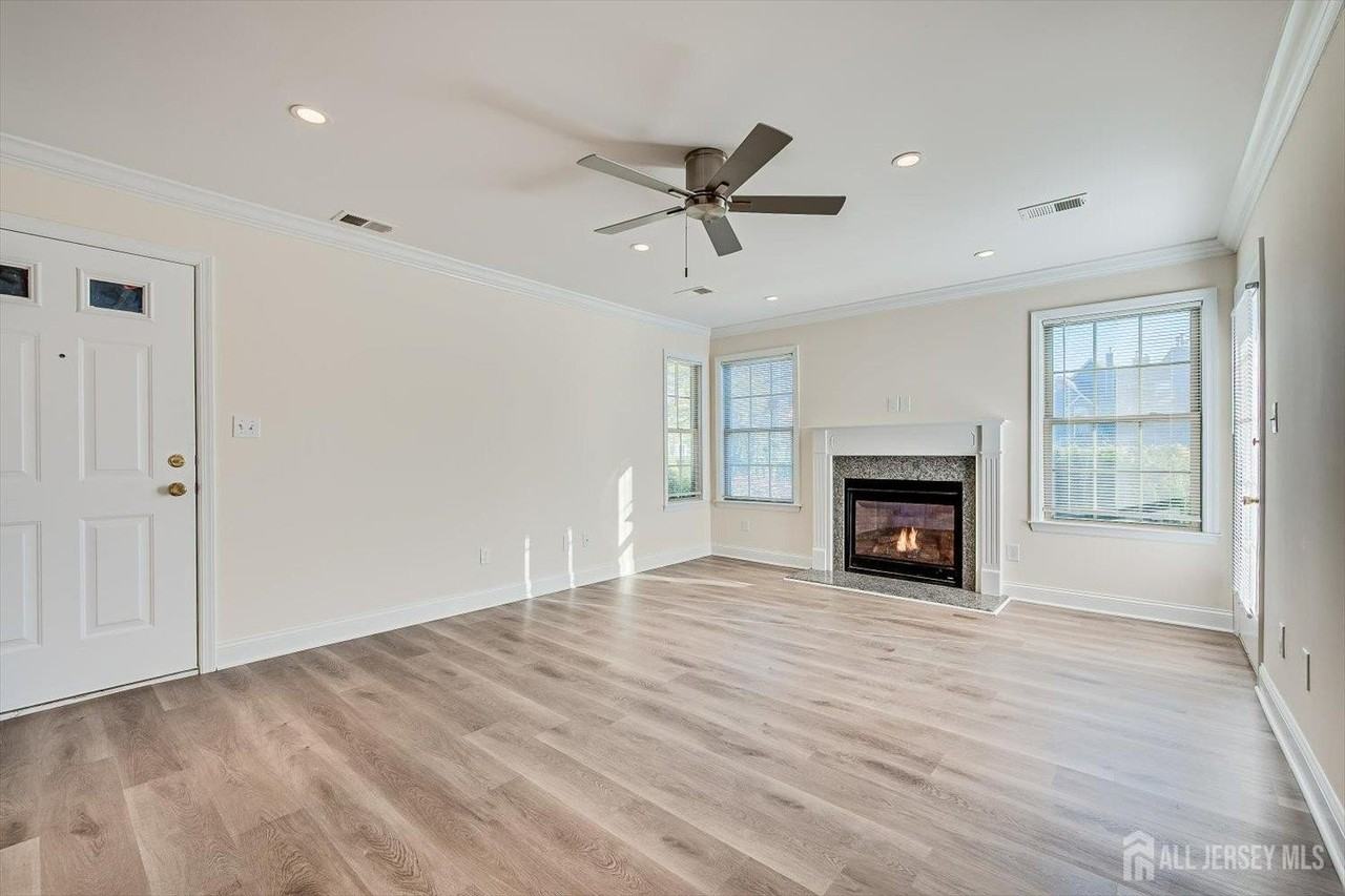 114 Longfield Ct - Photo 3 of 28