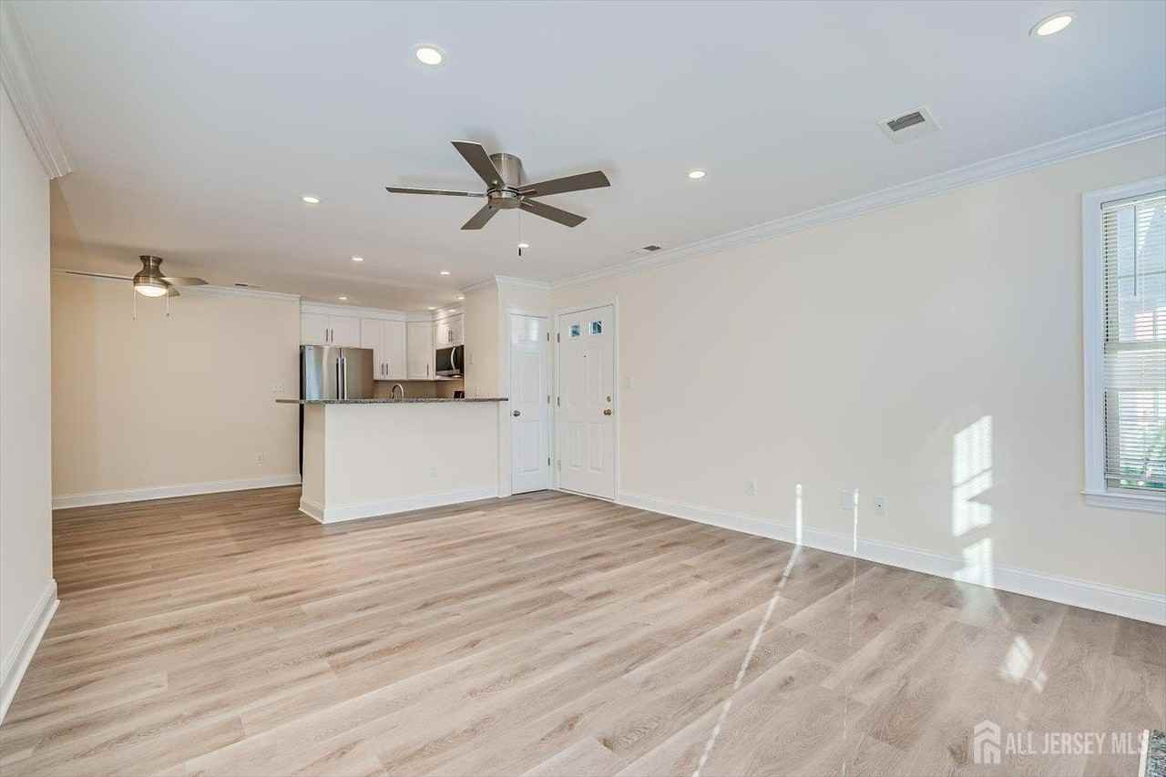 114 Longfield Ct - Photo 6 of 28