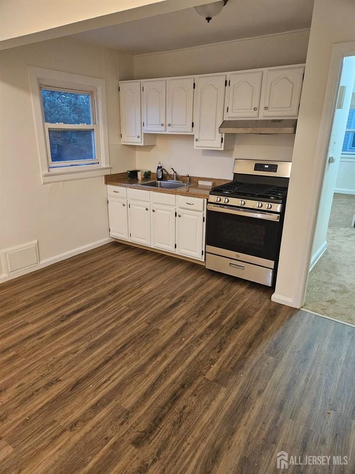 33 Avenel St - Photo 5 of 14