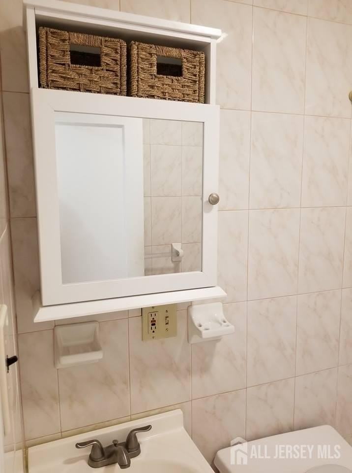 33 Avenel St - Photo 6 of 14