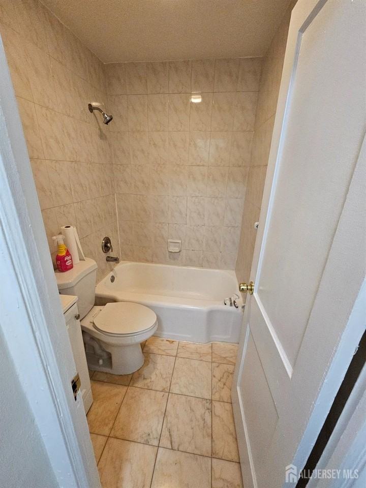 33 Avenel St - Photo 7 of 14