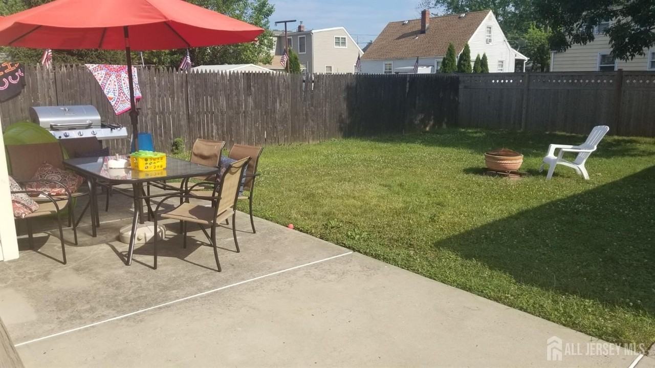 33 Avenel St - Photo 2 of 10