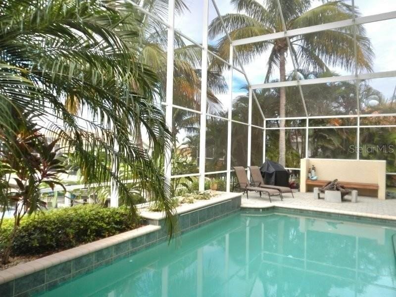 811 W Henry St - Photo 3 of 22