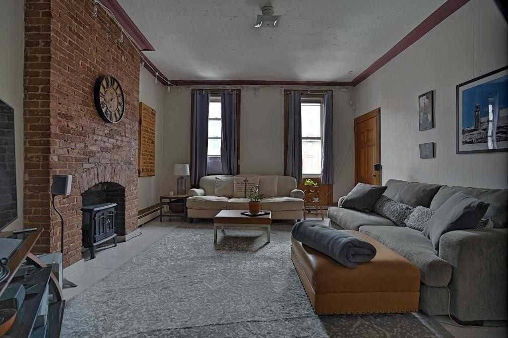 1114 Washington St ##2 - Photo 3 of 16