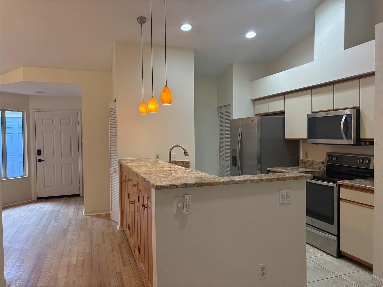 920 Nw 124th Dr - Photo 3 of 8