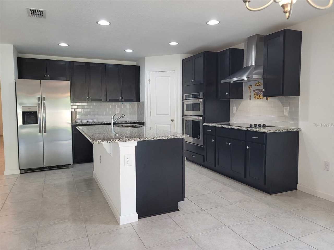 3417 Yarian Dr - Photo 2 of 3