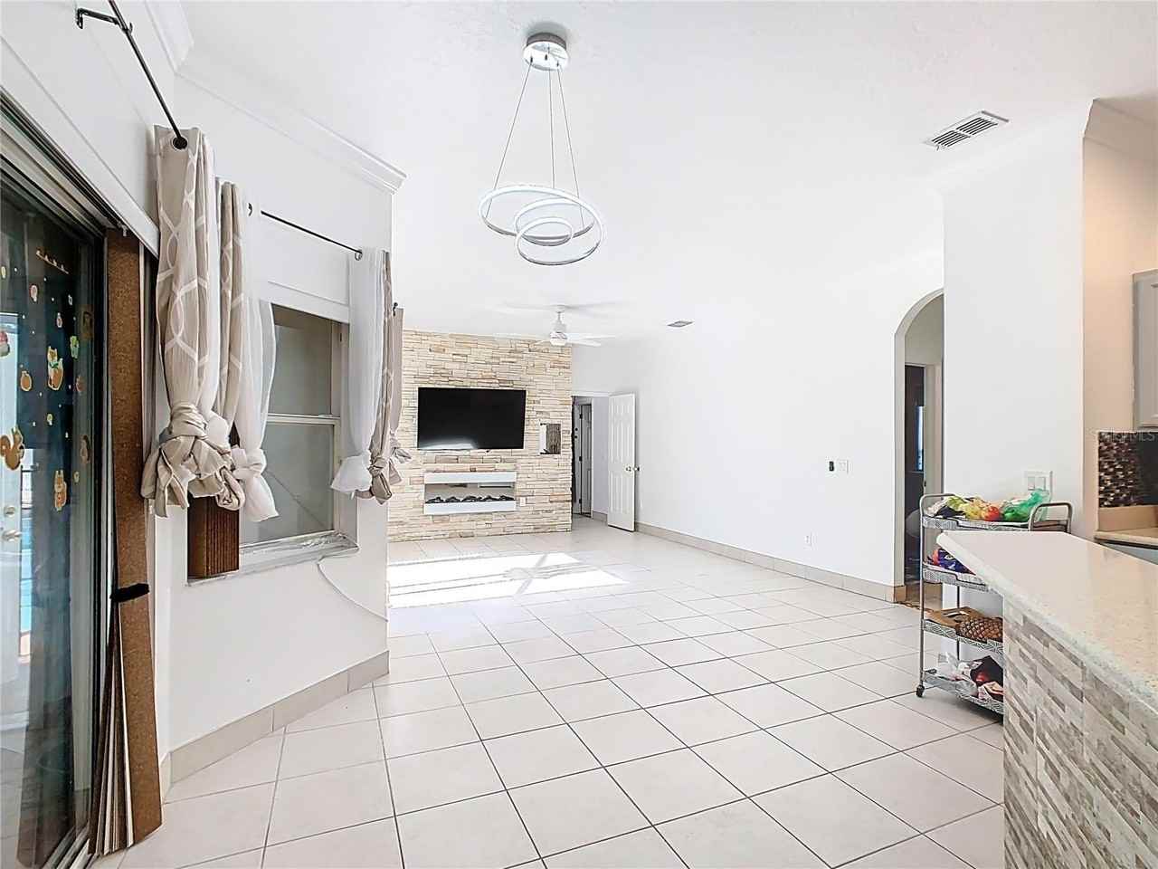 2710 Patrician Cir - Photo 7 of 50