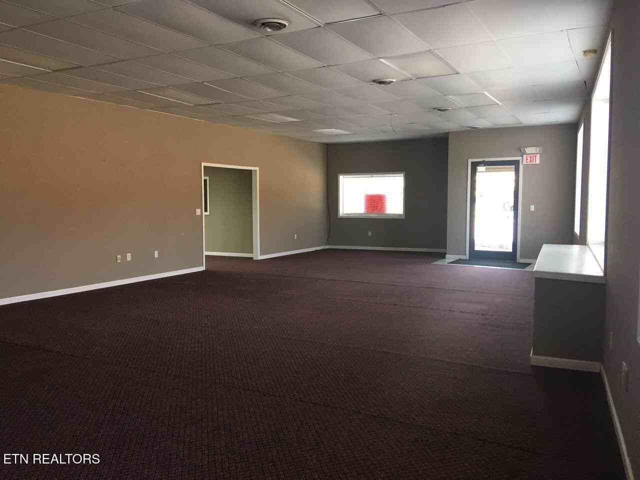 118 N Roane St - Photo 3 of 9