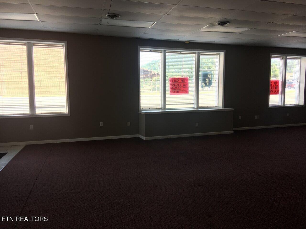 118 N Roane St - Photo 5 of 9