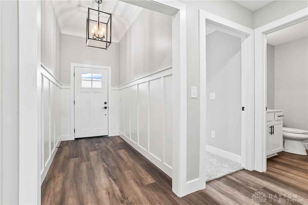 1160 Waterloo St - Photo 4 of 33