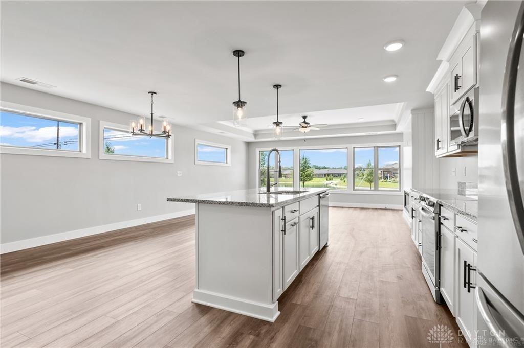 1160 Waterloo St - Photo 5 of 33