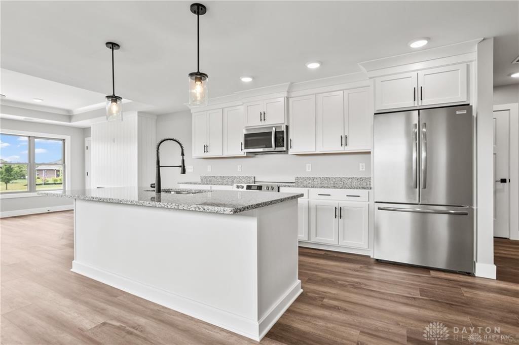 1160 Waterloo St - Photo 6 of 33