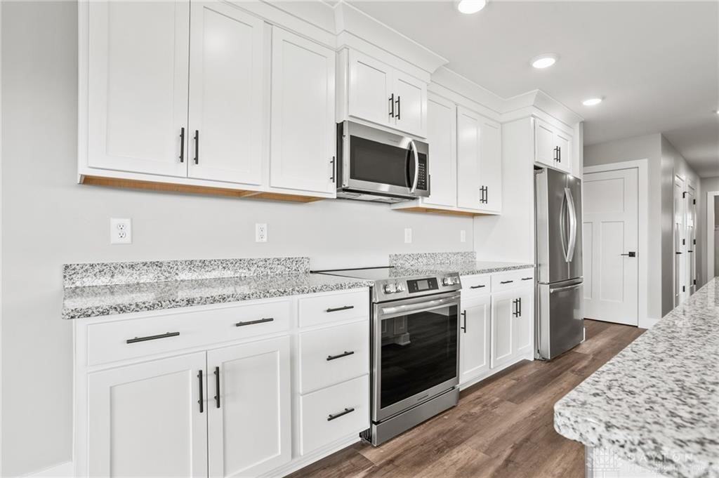 1160 Waterloo St - Photo 7 of 33