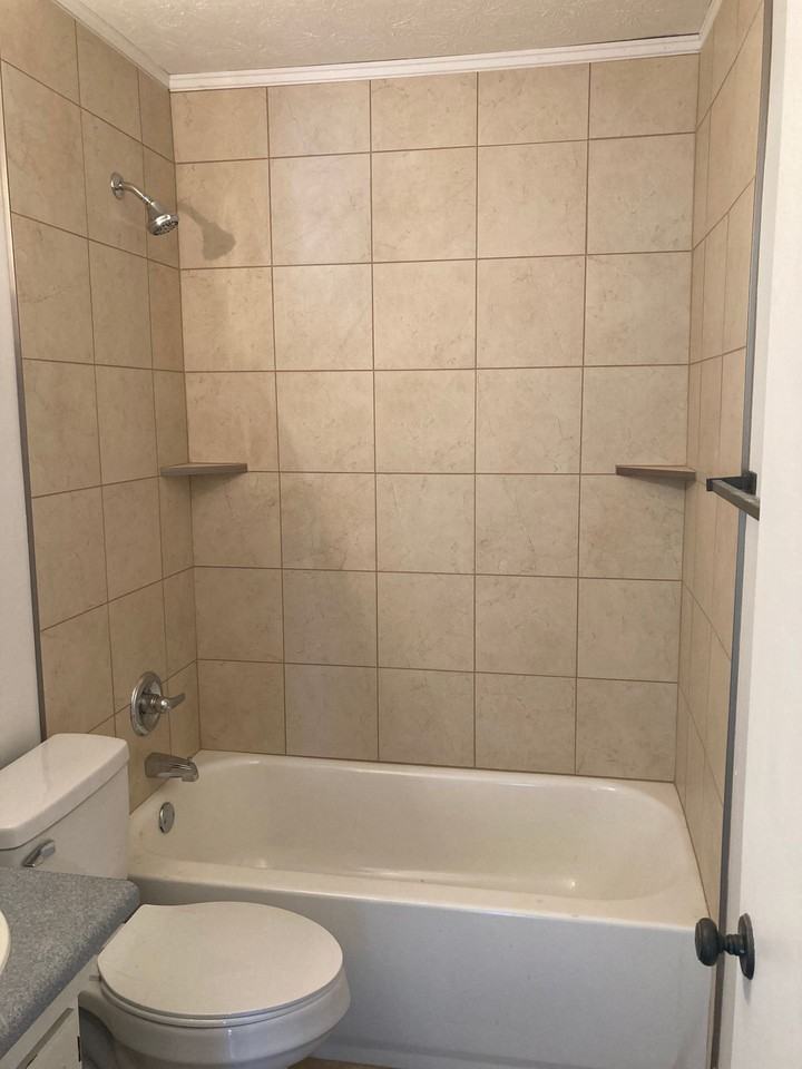 915 West 56th Street - Photo 5 of 10