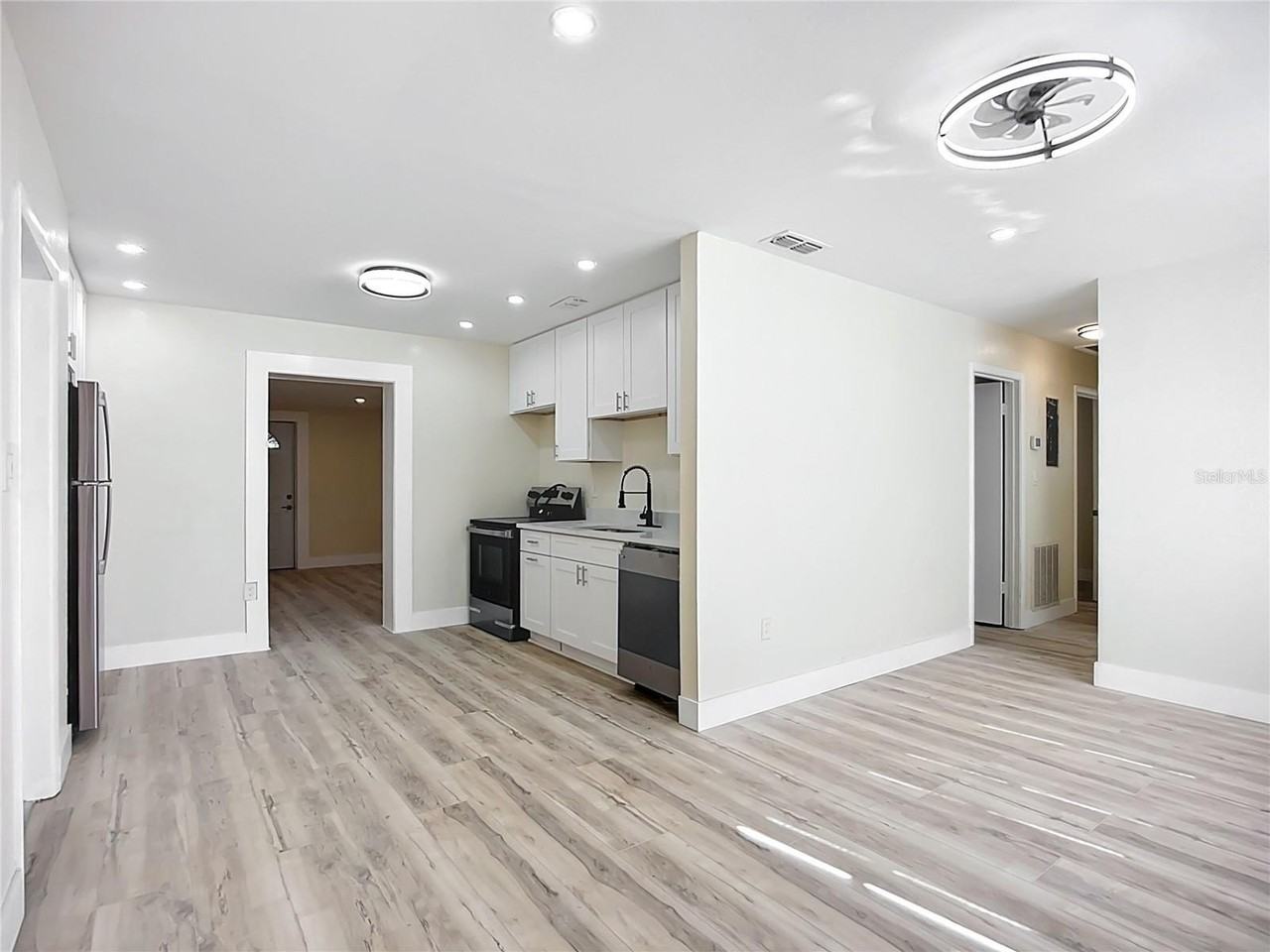 4513 W Gray St - Photo 3 of 50