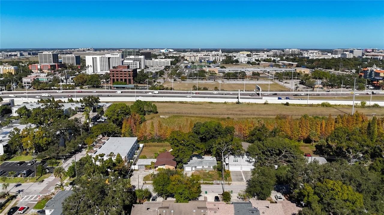 4513 W Gray St - Photo 7 of 50