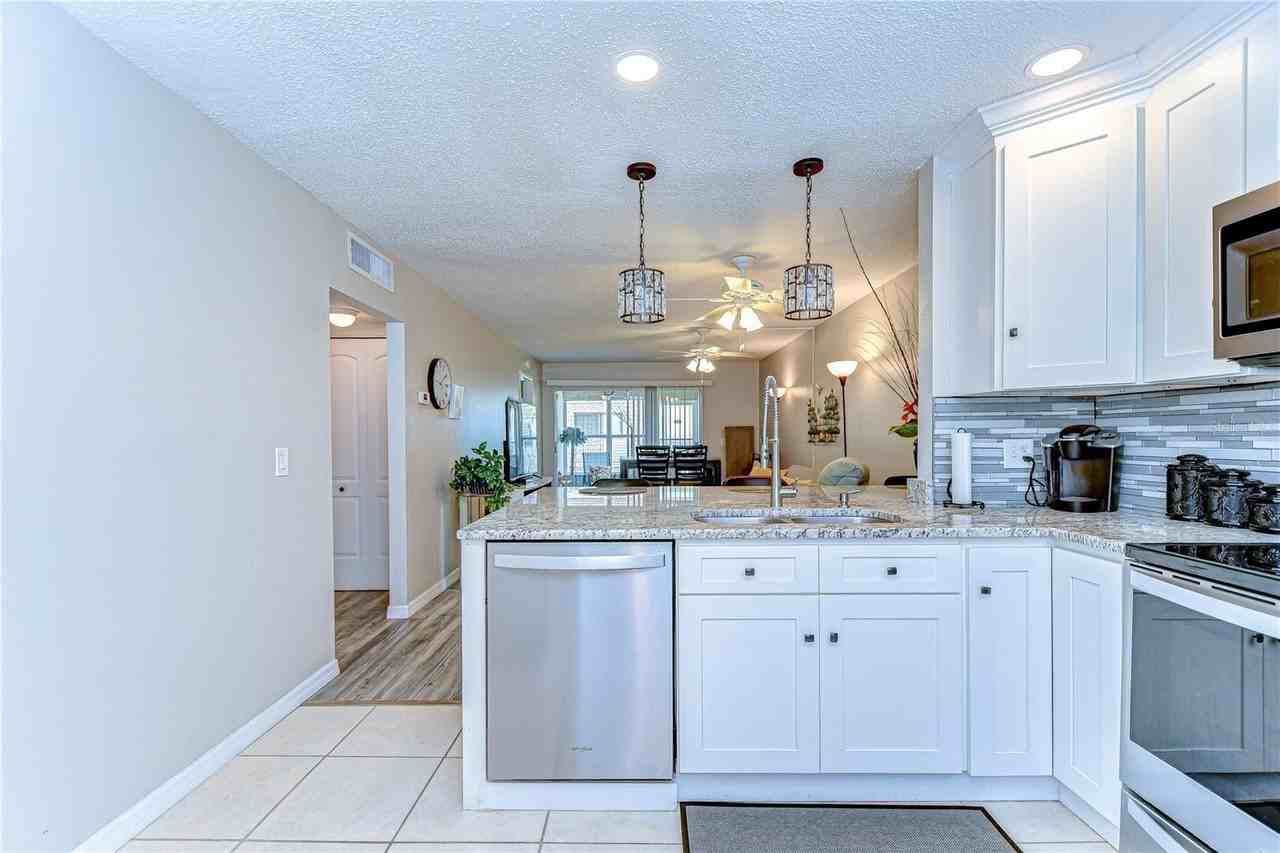 13870 Oakwood Ln - Photo 7 of 39