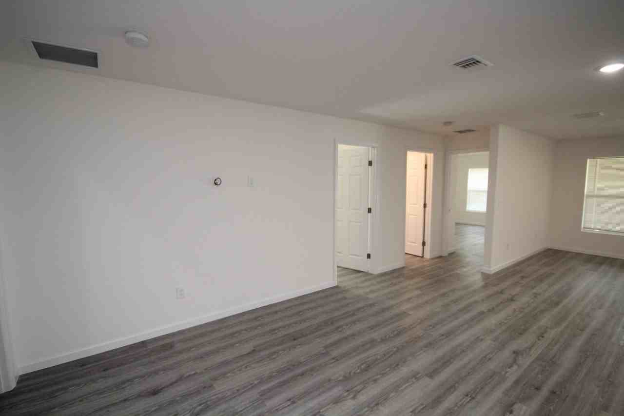 182 Hillock Ave Nw - Photo 3 of 23