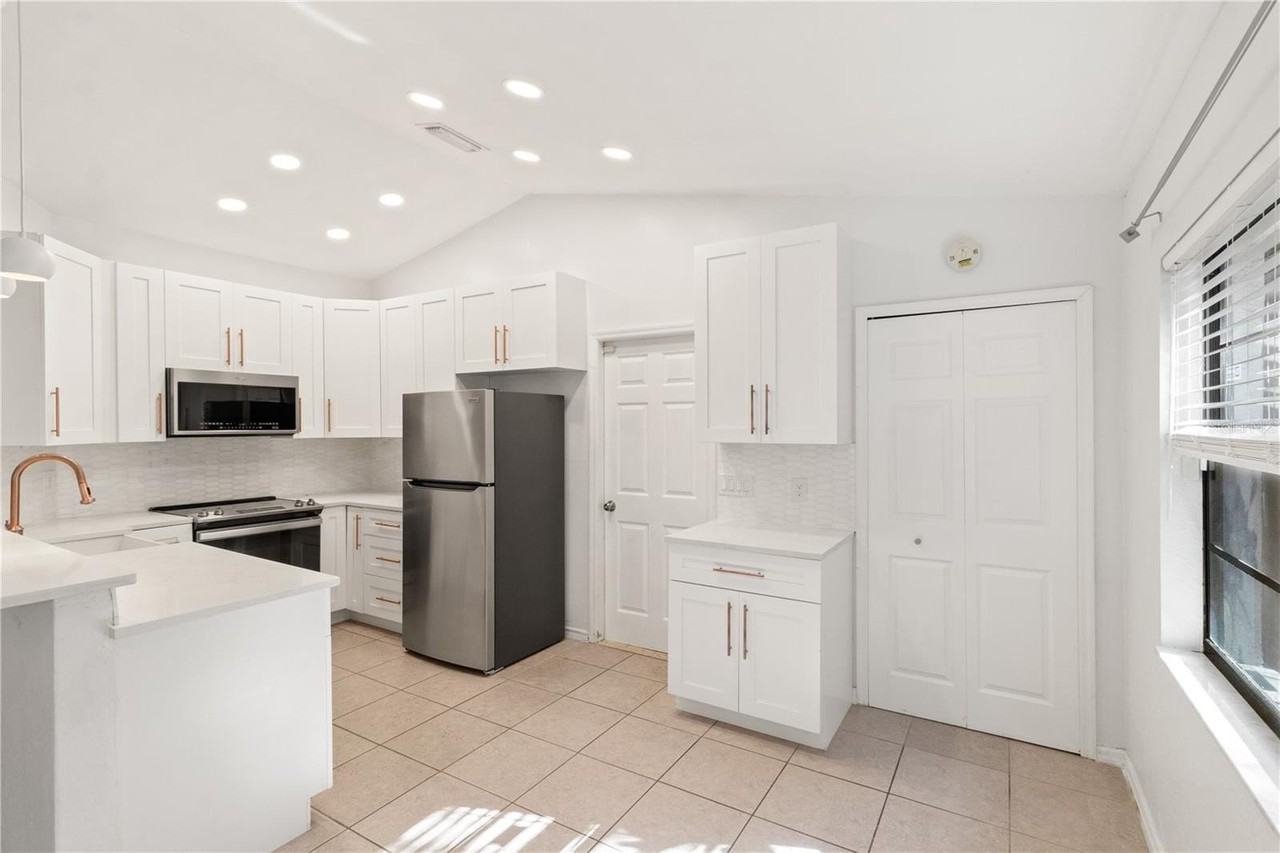 7124 72nd St N - Photo 3 of 29