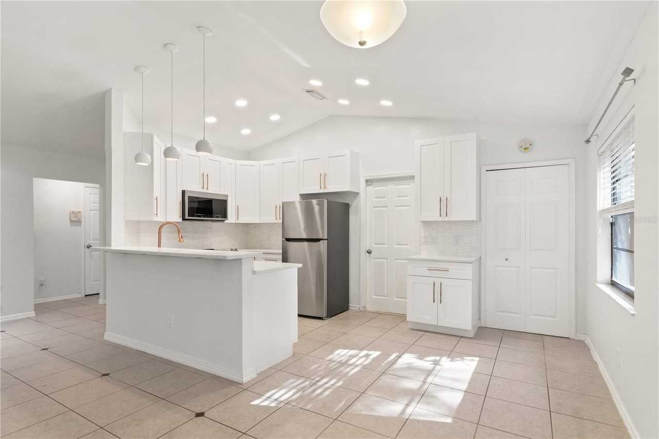 7124 72nd St N - Photo 4 of 29