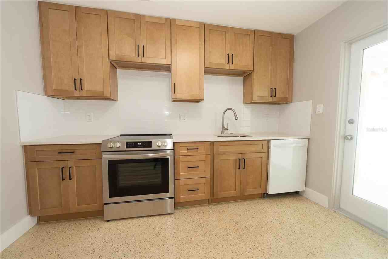 2000 1st St Se - Photo 2 of 26