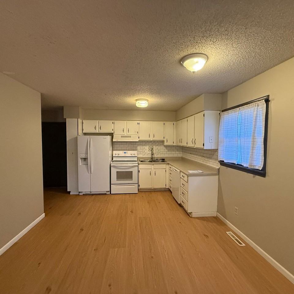 2804 E Madison St - Photo 3 of 17