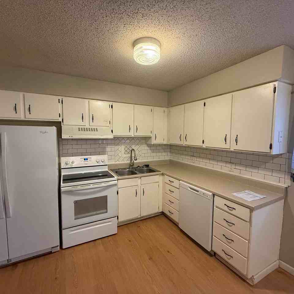 2804 E Madison St - Photo 4 of 17