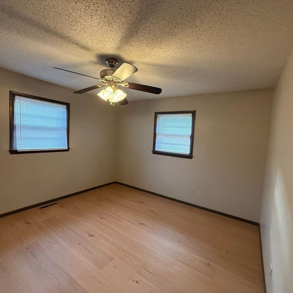 2804 E Madison St - Photo 6 of 17