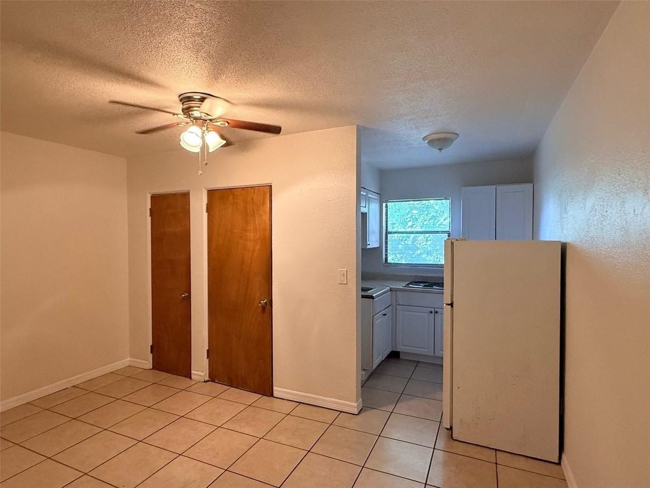 2404 10th St W #4 - Photo 4 of 8