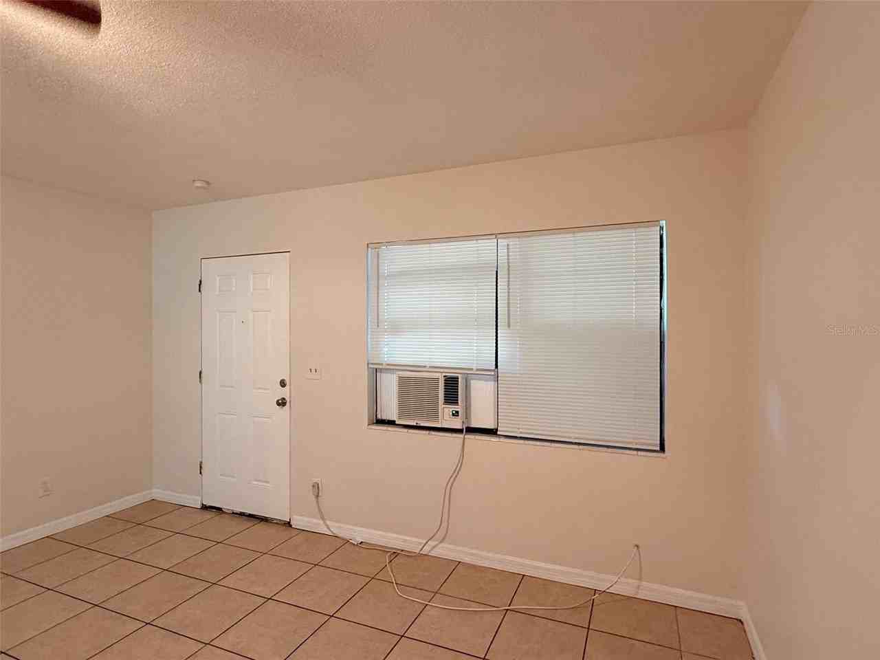 2404 10th St W #4 - Photo 5 of 8