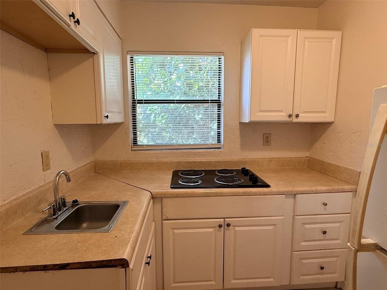 2404 10th St W #4 - Photo 6 of 8