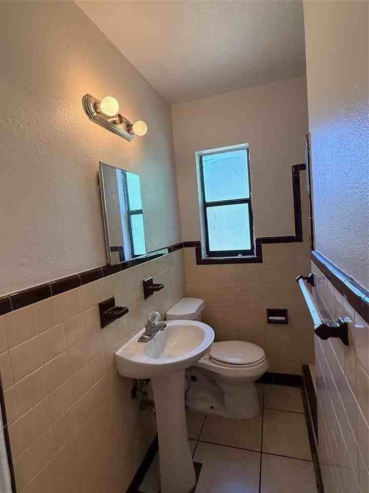 2404 10th St W #4 - Photo 7 of 8