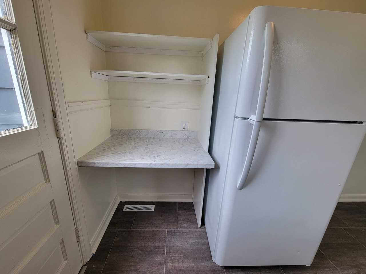 1025 Fourqurean Ln - Photo 4 of 11