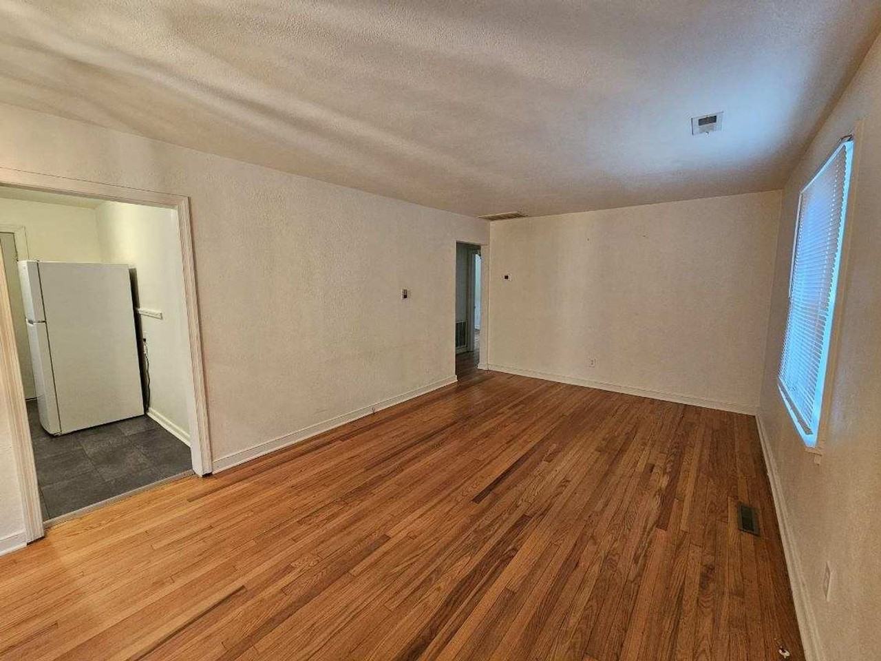 1025 Fourqurean Ln - Photo 6 of 11