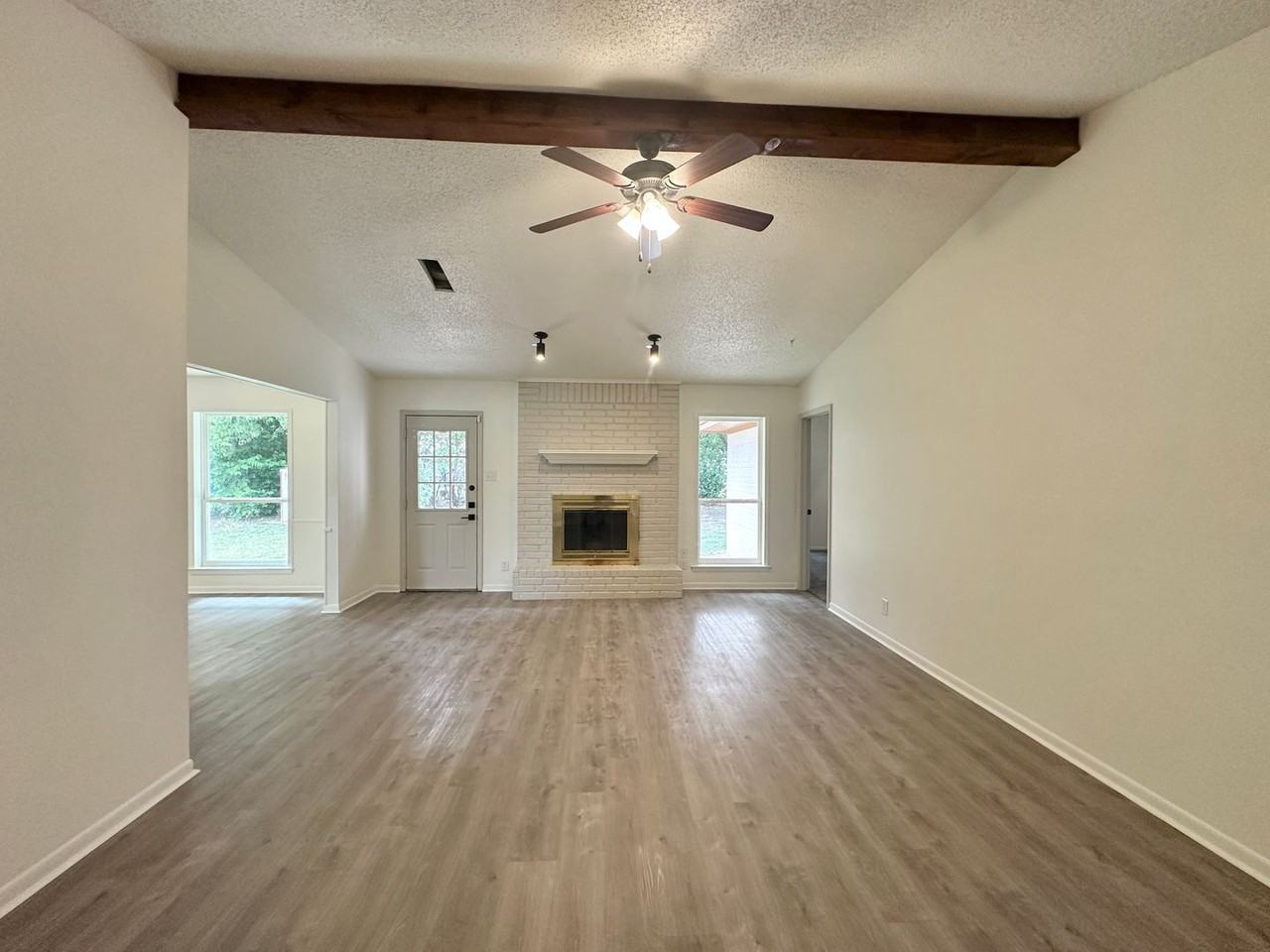 3321 Sungate Dr - Photo 2 of 25