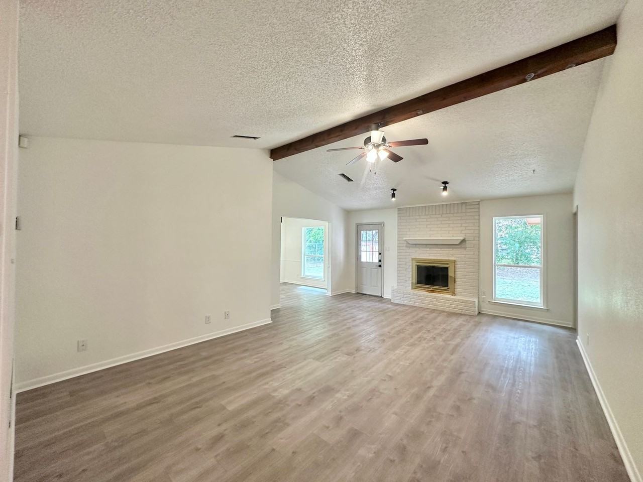 3321 Sungate Dr - Photo 3 of 25