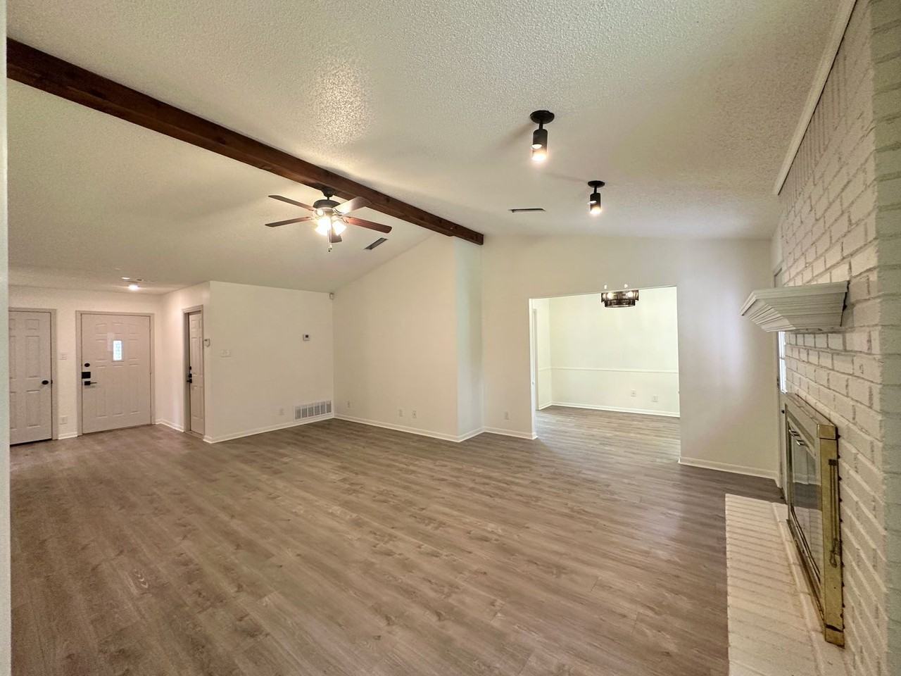 3321 Sungate Dr - Photo 4 of 25