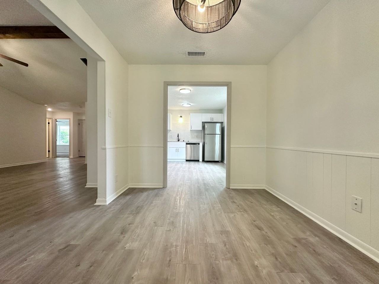 3321 Sungate Dr - Photo 6 of 25