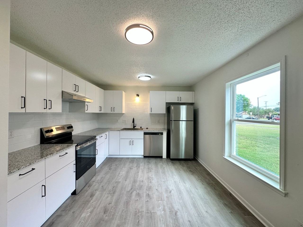 3321 Sungate Dr - Photo 7 of 25