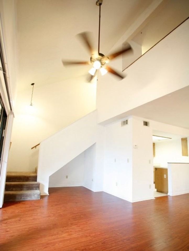 7200 Sw 8th Ave - Photo 3 of 9