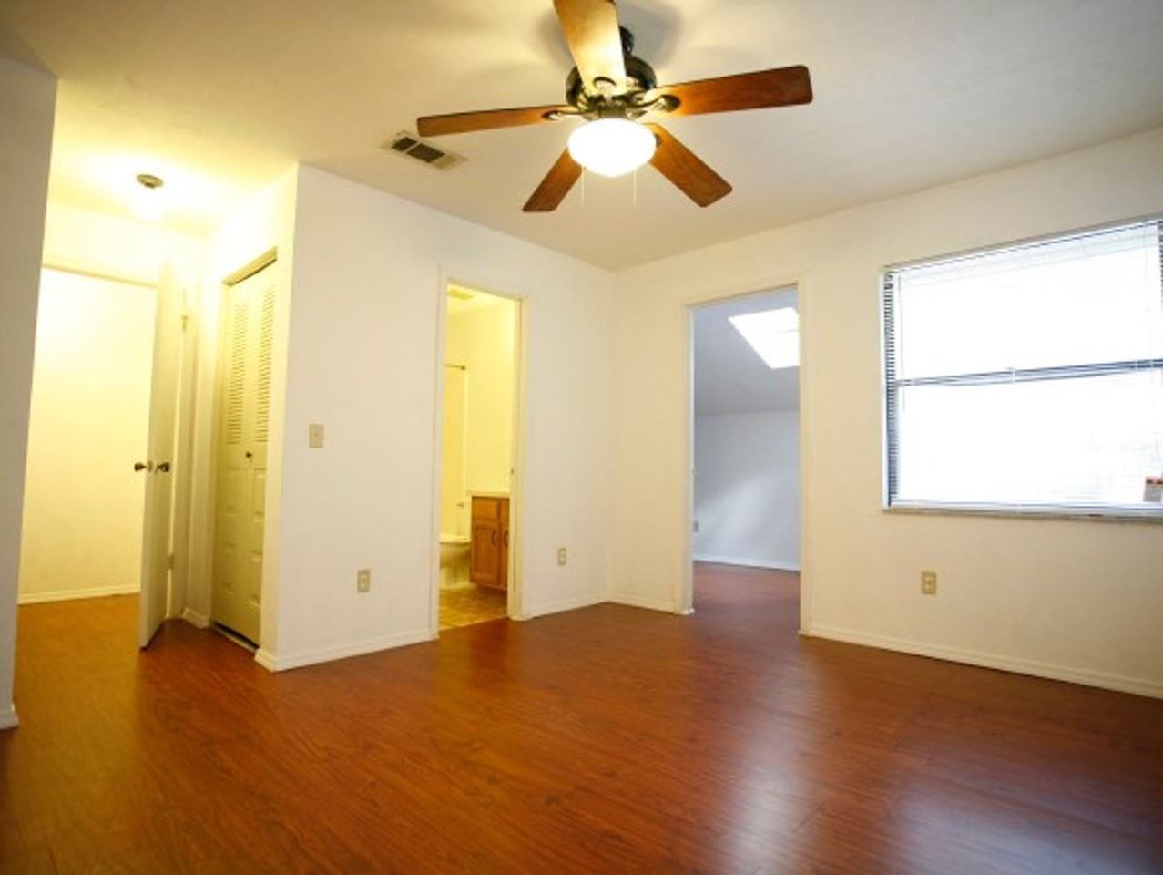 7200 Sw 8th Ave - Photo 7 of 9
