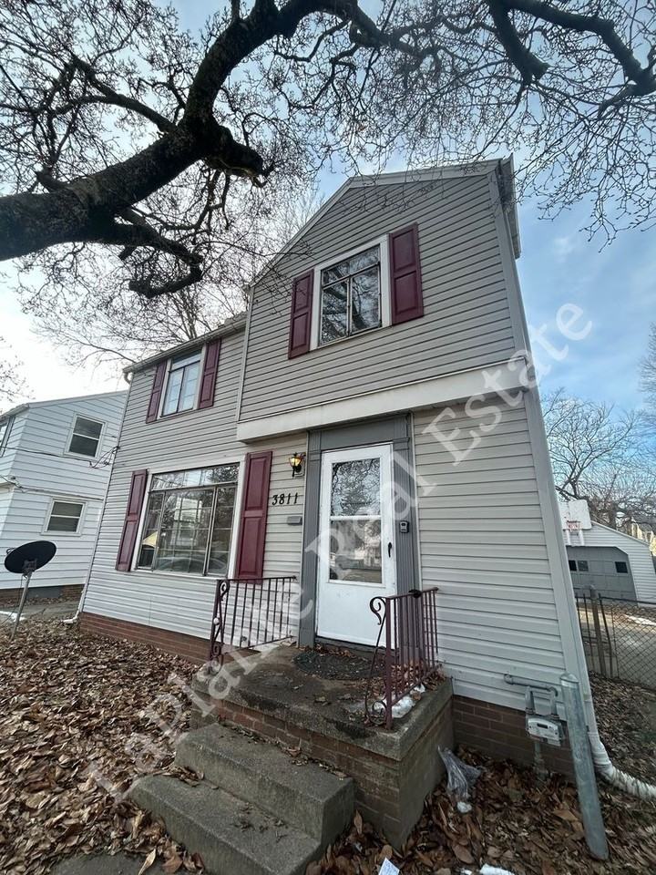 3811 Wallwerth Dr - Photo 2 of 25