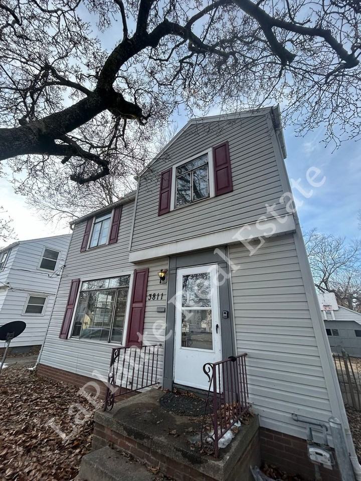 3811 Wallwerth Dr - Photo 3 of 25