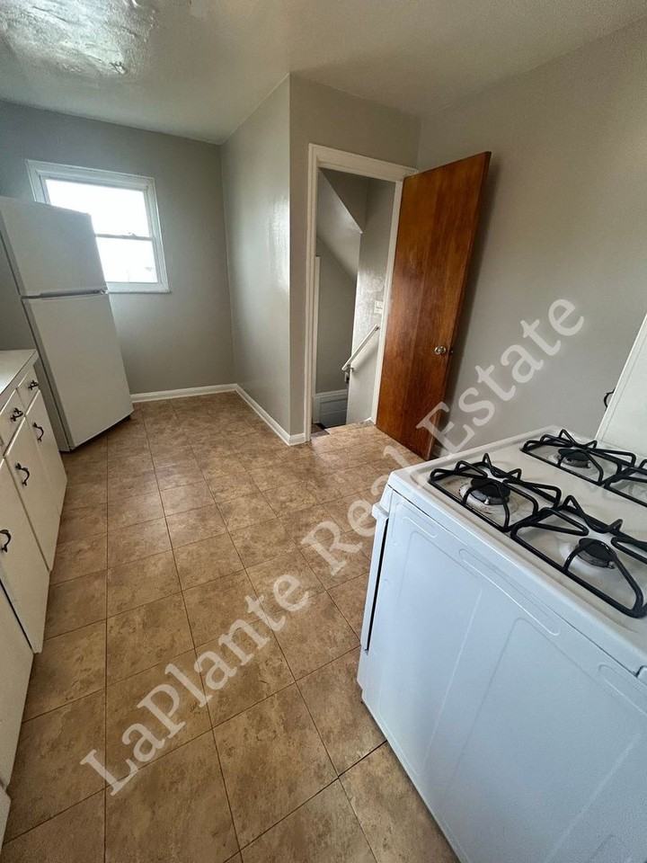 3811 Wallwerth Dr - Photo 7 of 25