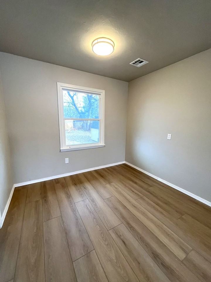 6823 Nw 50th St - Photo 3 of 11