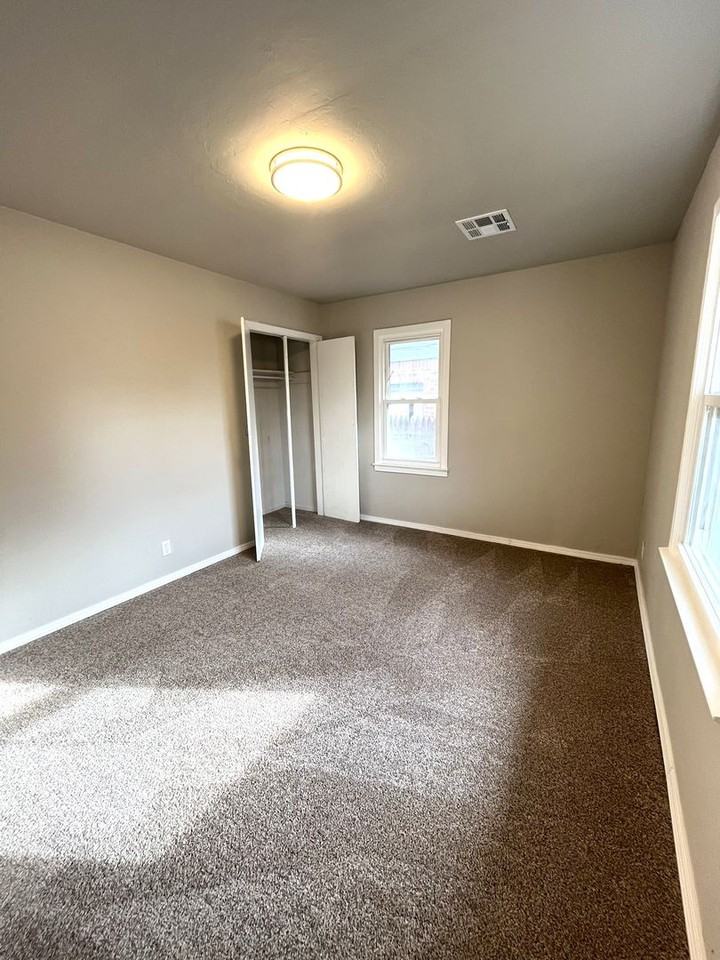 6823 Nw 50th St - Photo 7 of 11