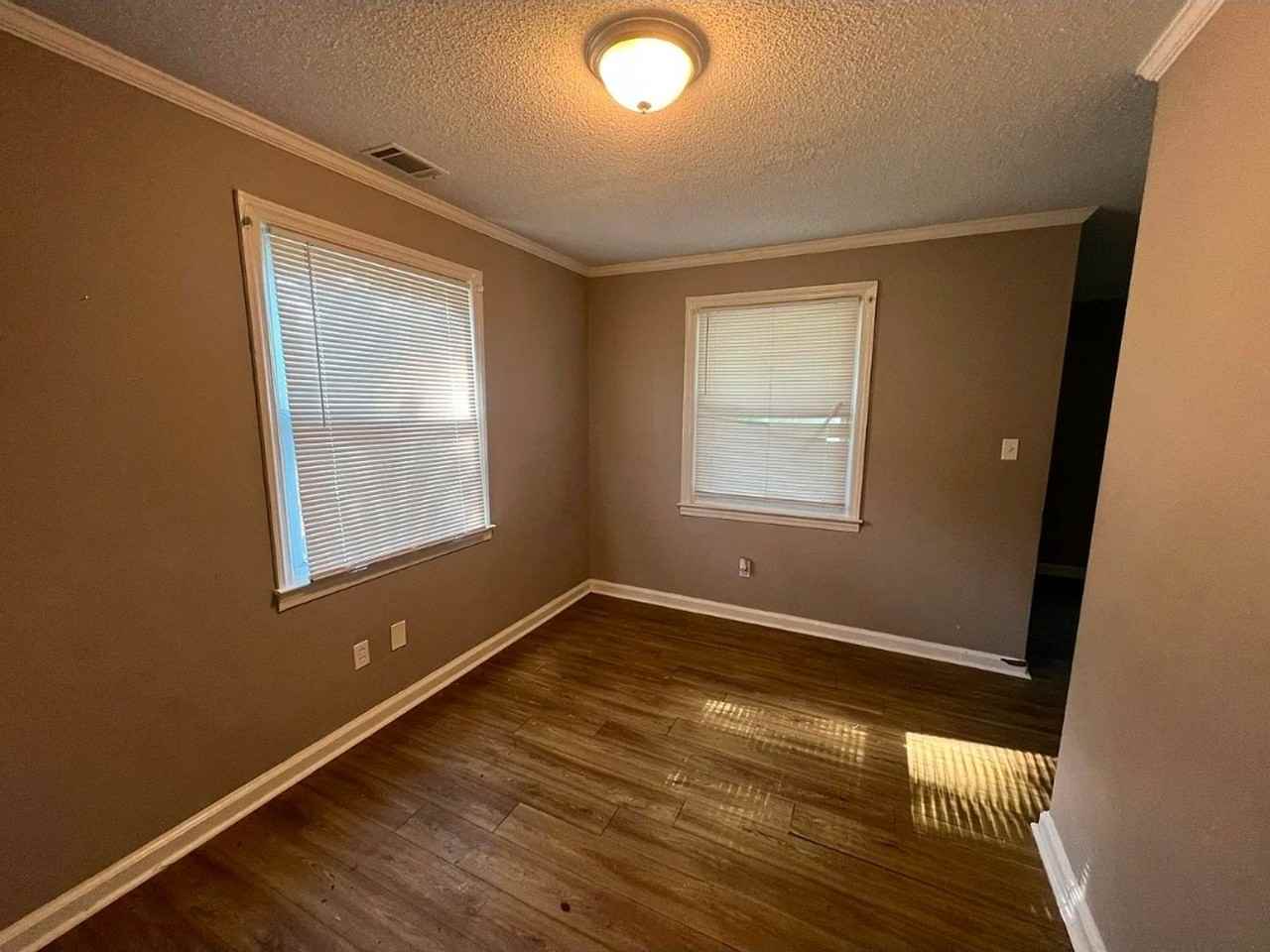 2201 Shirley Ave - Photo 5 of 17