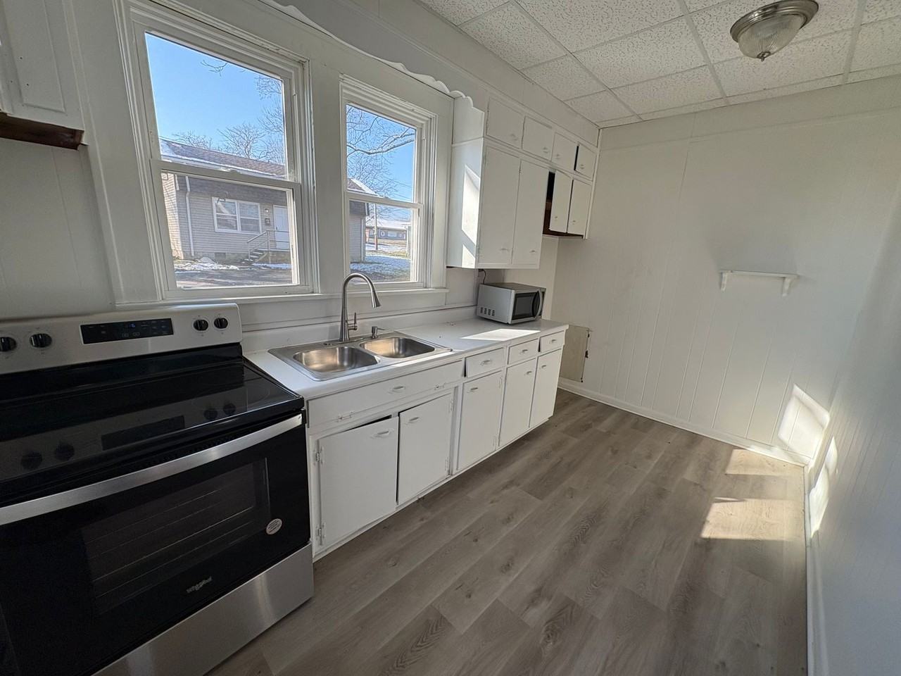402 E Wayne Street - Photo 7 of 14