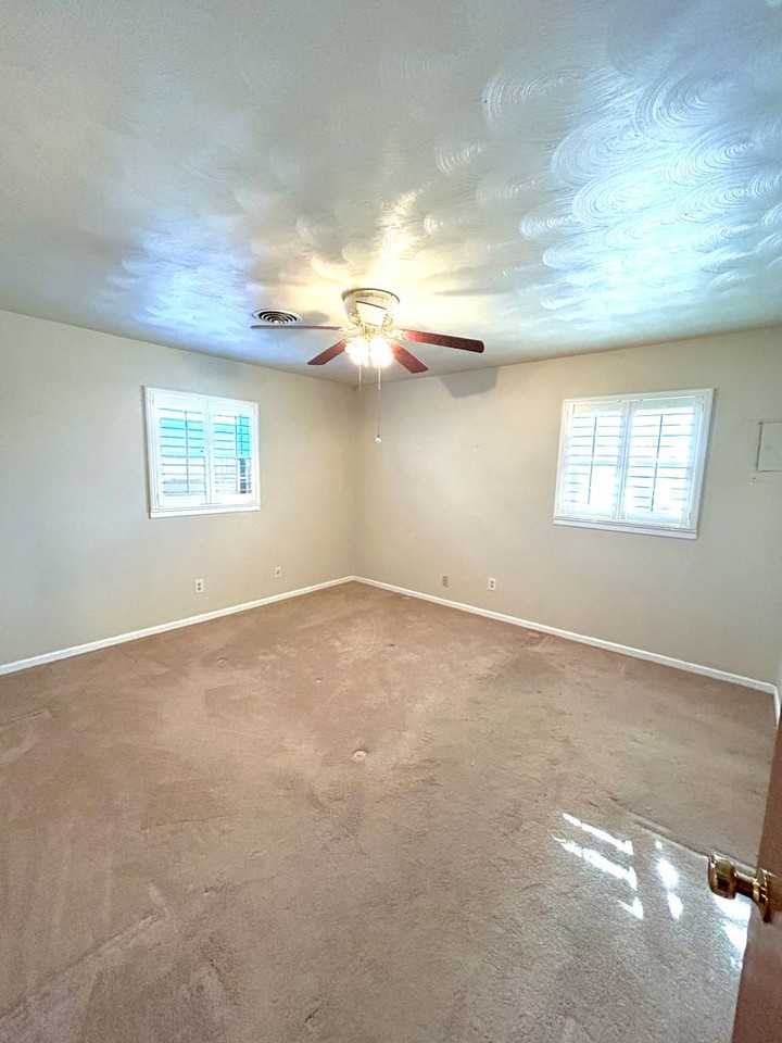 5419 9th St - Photo 5 of 22